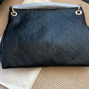 LV Artsy Black MM bag- not authentic